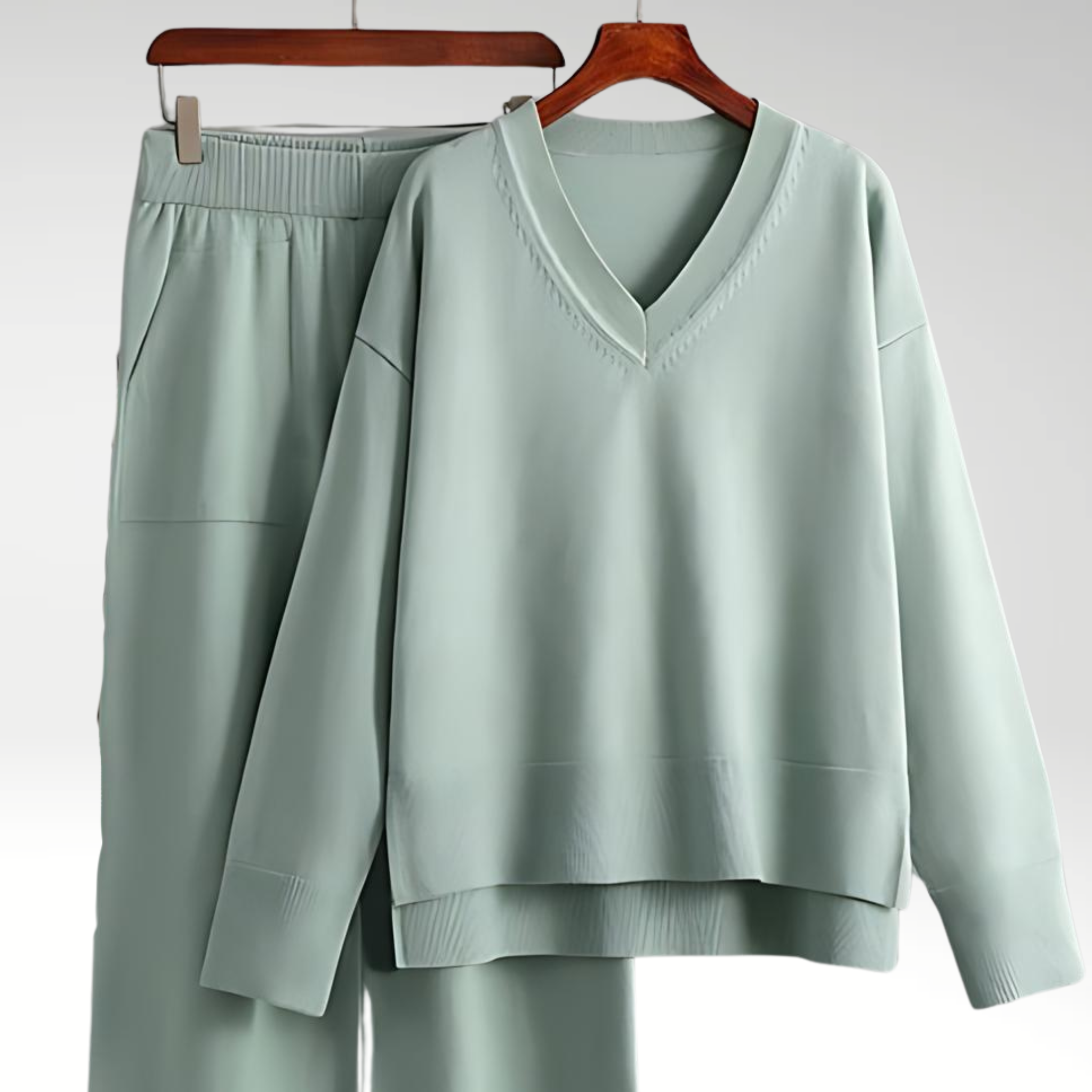 Evelyn | Luxusní dvoudílná souprava s V výstřihem