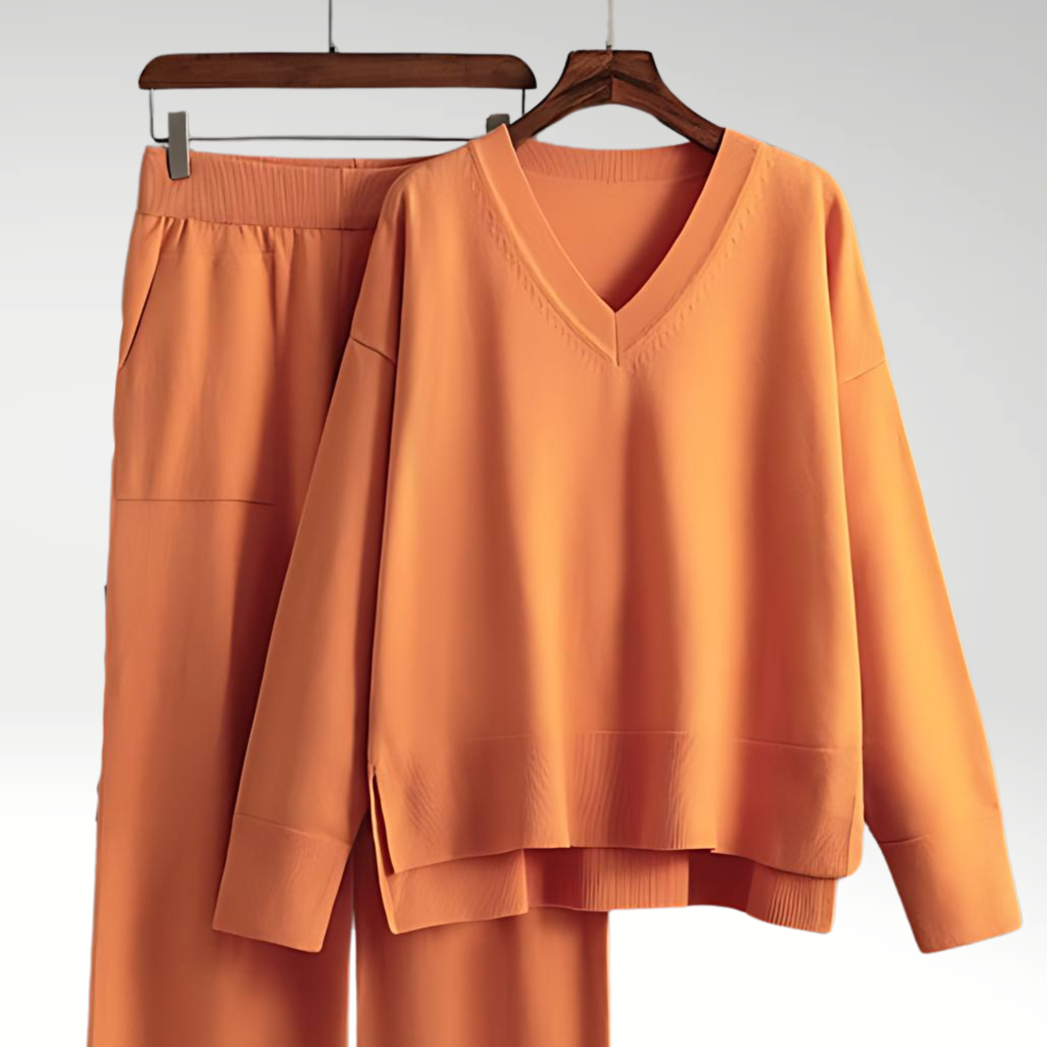 Evelyn | Luxusní dvoudílná souprava s výstřihem do V